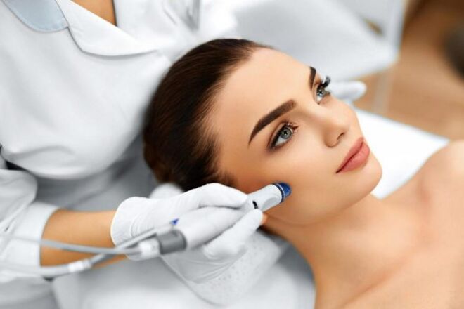 The device is made of rejuvenation of the face