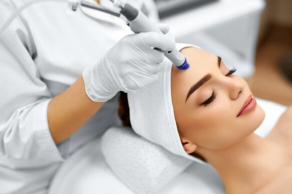 The girl is performed by the rejuvenation procedure