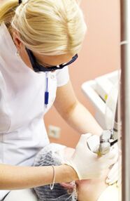 A doctor performs a photothermolysis procedure.